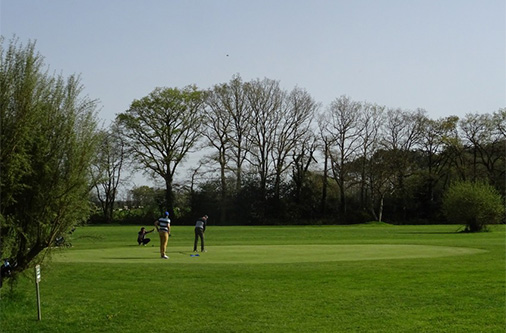 Départ du trou numéro 1, sur le parcours de Caden entre Redon et le golfe du Morbihan