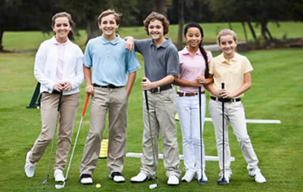 Cours de golf pour débutants au Golf de Caden, encadrés par un professeur expérimenté